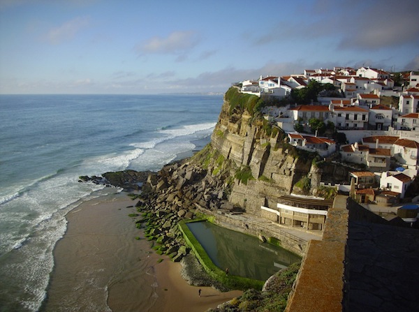 Portugueses vivem cada vez mais perto do mar